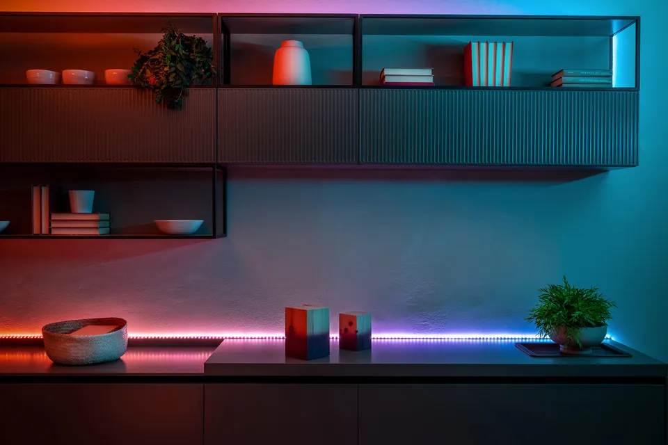 twinkly-line-starter-kit-1-5-m-smart-led-streifen-mit-klebe-und-magnetbefestigun image 1