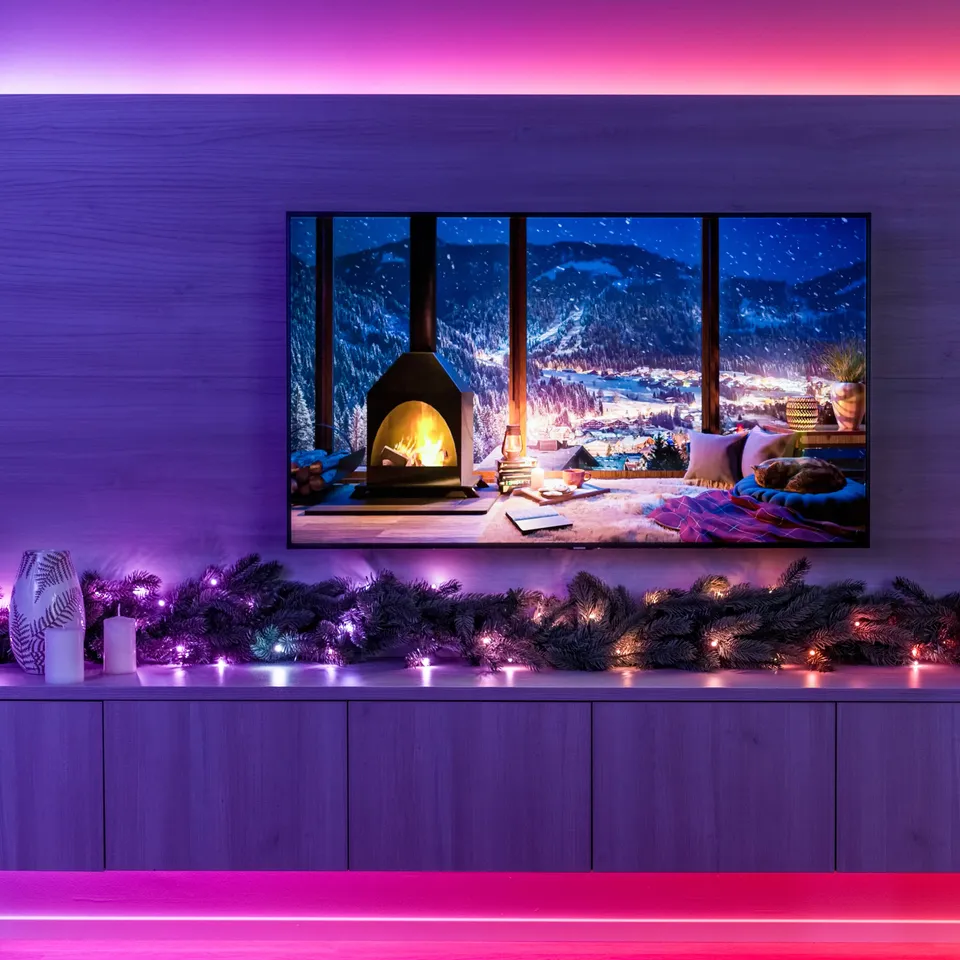 twinkly-pre-lit-garland-smart-led-lichtergirlande-app-gesteuert-16m-farben-inkl- image 1
