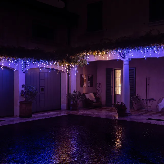 twinkly-icicle-multicolor-white-smart-led-lichtervorhang-au-en-geeignet-16m-farb image 1