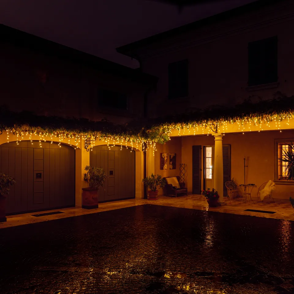 twinkly-icicle-gold-silver-app-gesteuerte-led-eiszapfen-lichterkette-in-wei-t-ne image 1