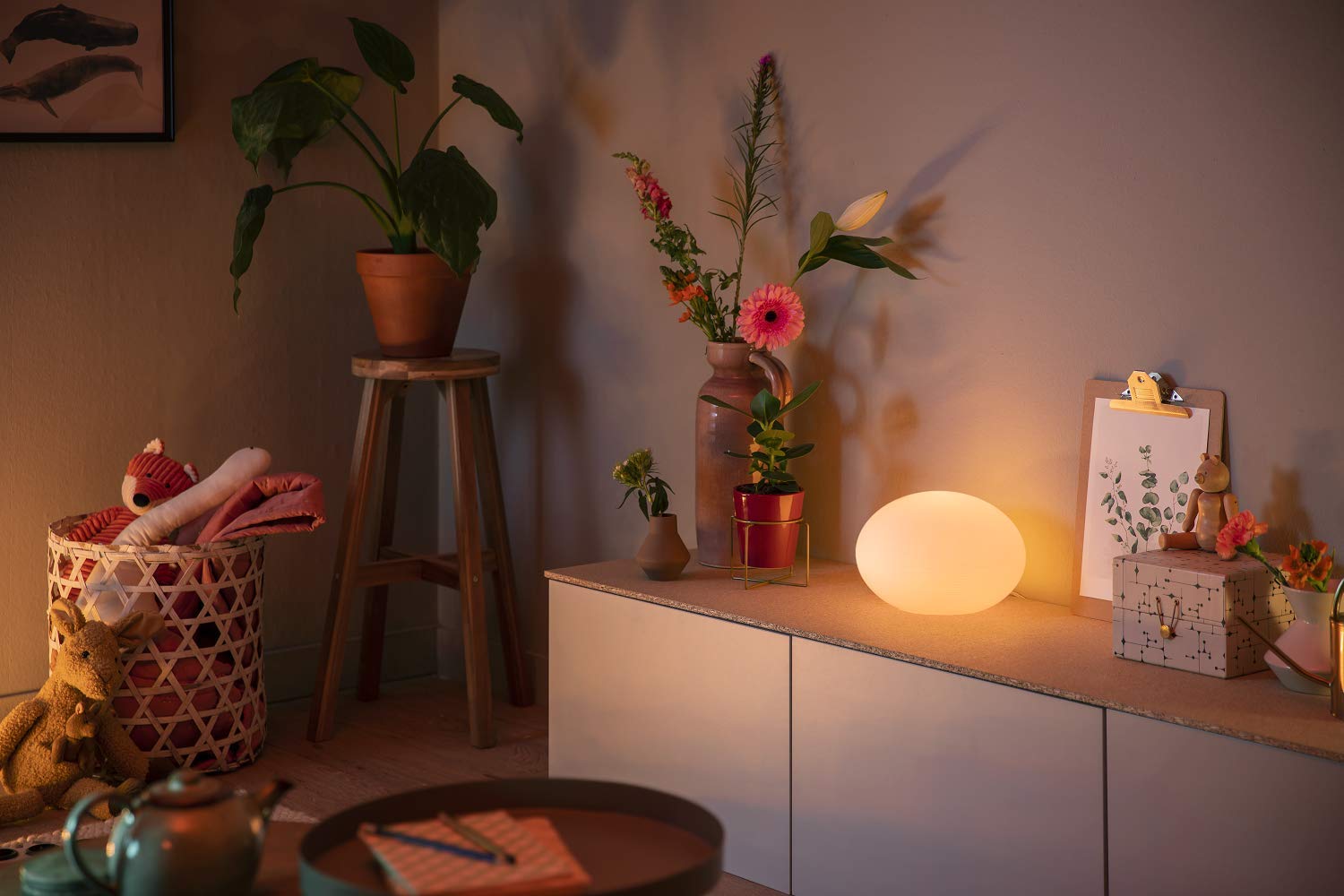 philips-hue-flourish-tischleuchte-led-tisch-nachttischlampe-wei-16-mio-farben-wh image 3
