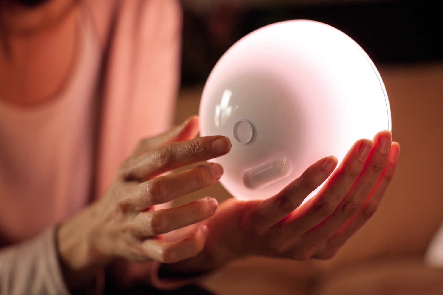 philips-hue-go-tischleuchte-tragbare-kabellose-led-leuchte-dimmbar-16-mio-farben image 2