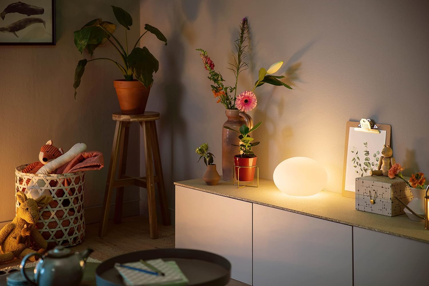 philips-hue-white-color-ambiance-flourish-led-tischleuchte-inkl-e27-hue-lampe-16 image 8