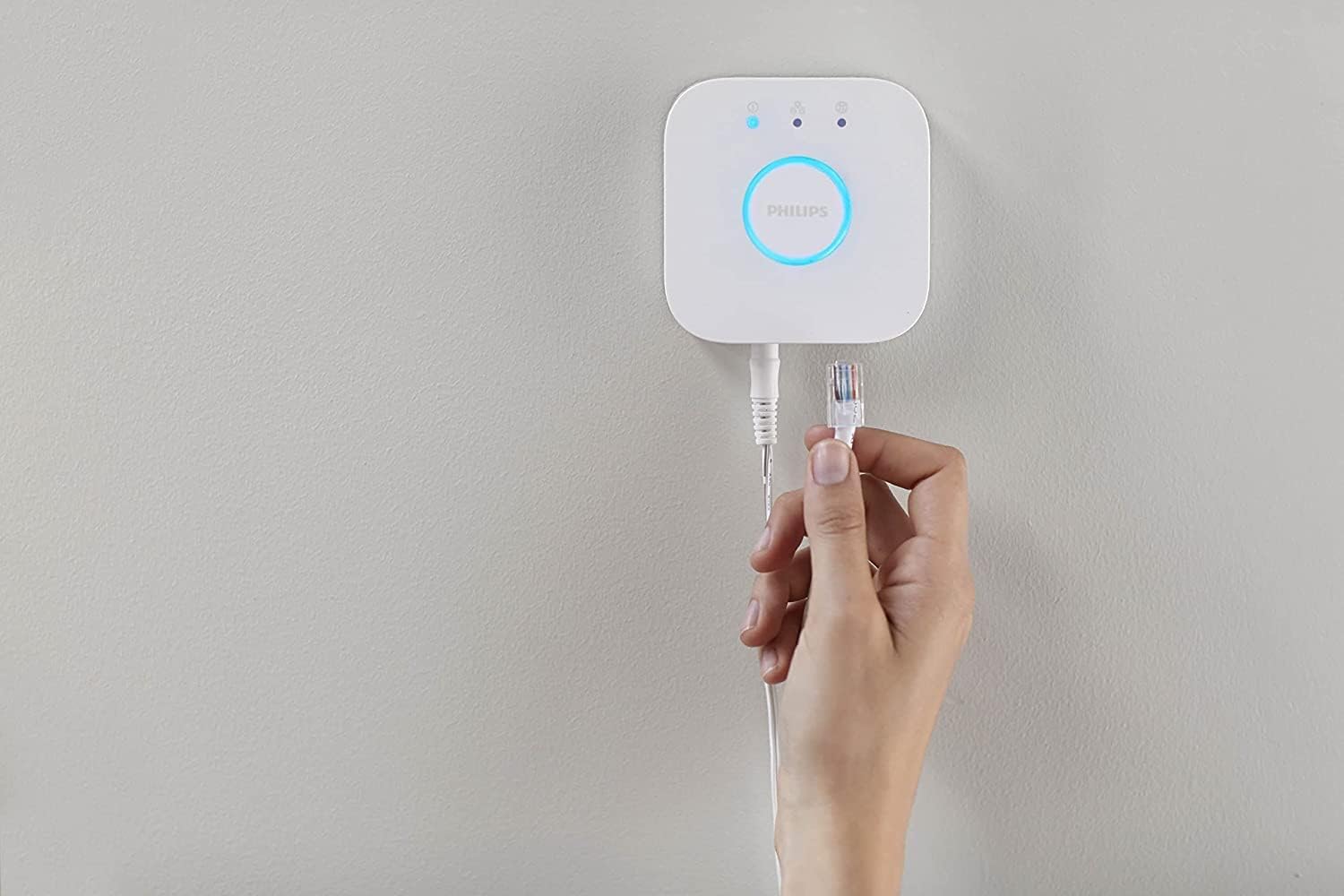 philips-hue-bridge-smart-home-steuerzentrale-f-r-bis-zu-50-hue-leuchtmittel-und- image 3