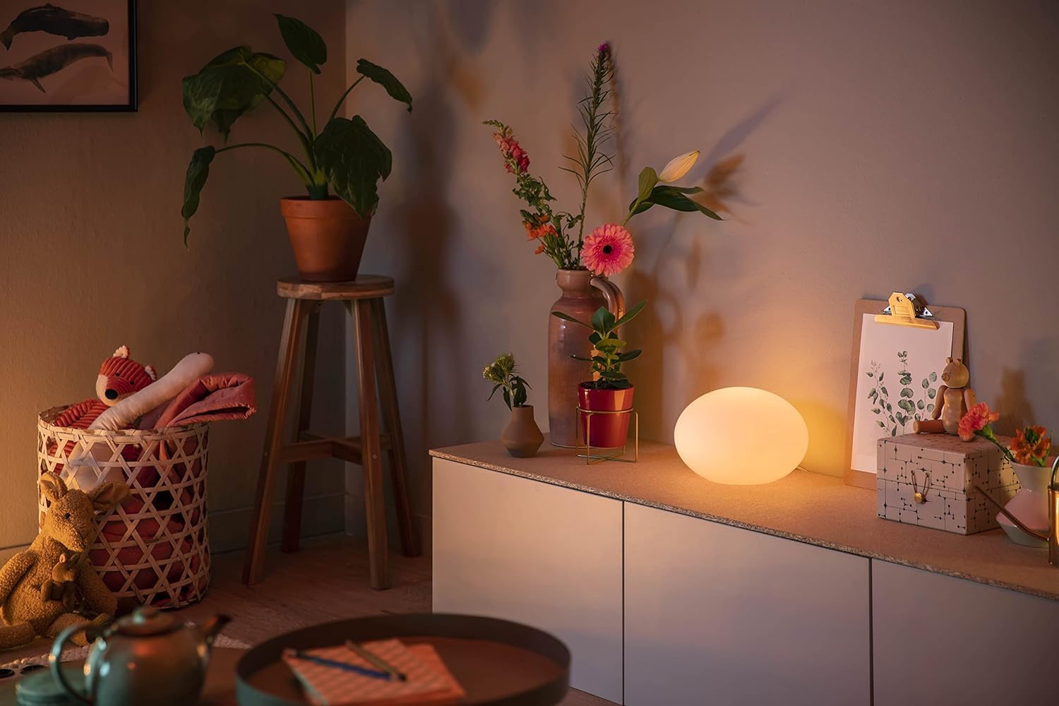 philips-hue-white-color-ambiance-flourish-led-tischleuchte-inkl-e27-hue-lampe-16 image 7