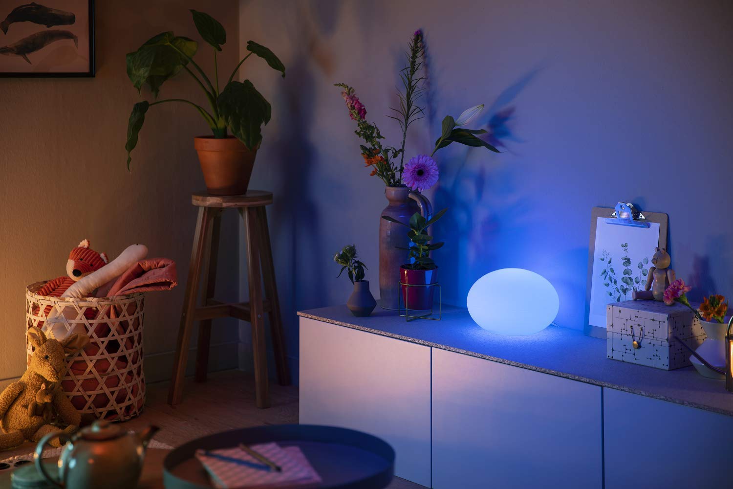 philips-hue-flourish-tischleuchte-led-tisch-nachttischlampe-wei-16-mio-farben-wh image 6