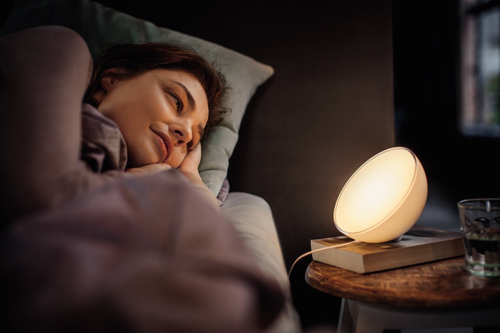 philips-hue-go-tischleuchte-tragbare-kabellose-led-leuchte-dimmbar-16-mio-farben image 5