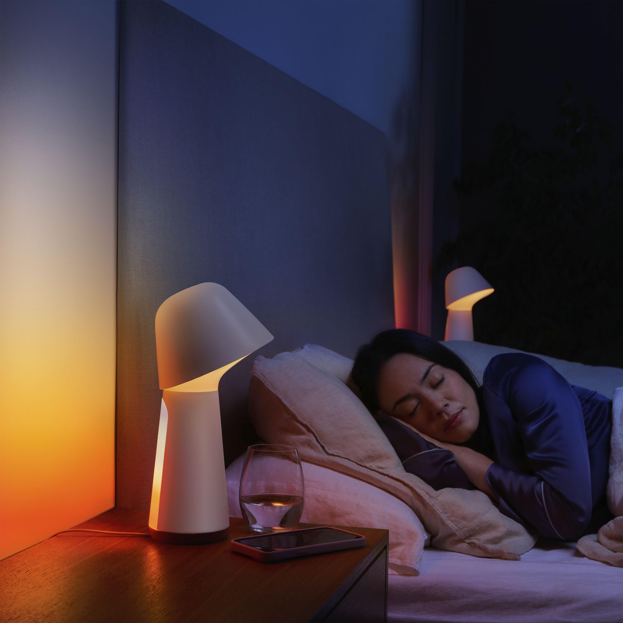 philips-hue-twilight-smarte-sleep-wake-up-tischleuchte-wei-es-und-farbiges-licht image 2