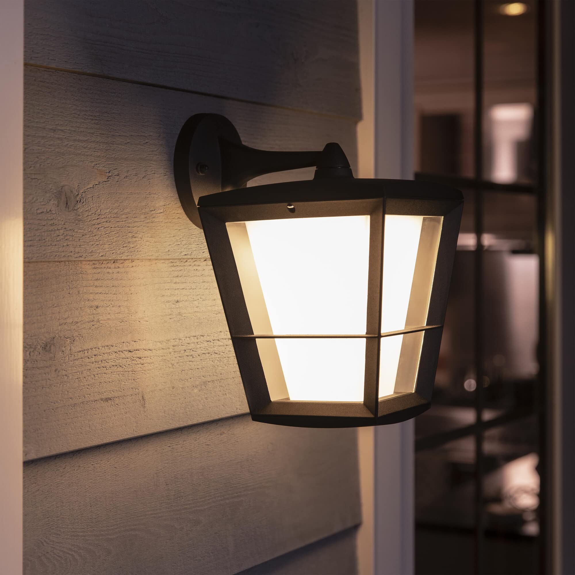 philips-hue-white-color-ambiance-econic-wandleuchte-laternenform-h-ngend-schwarz image 5