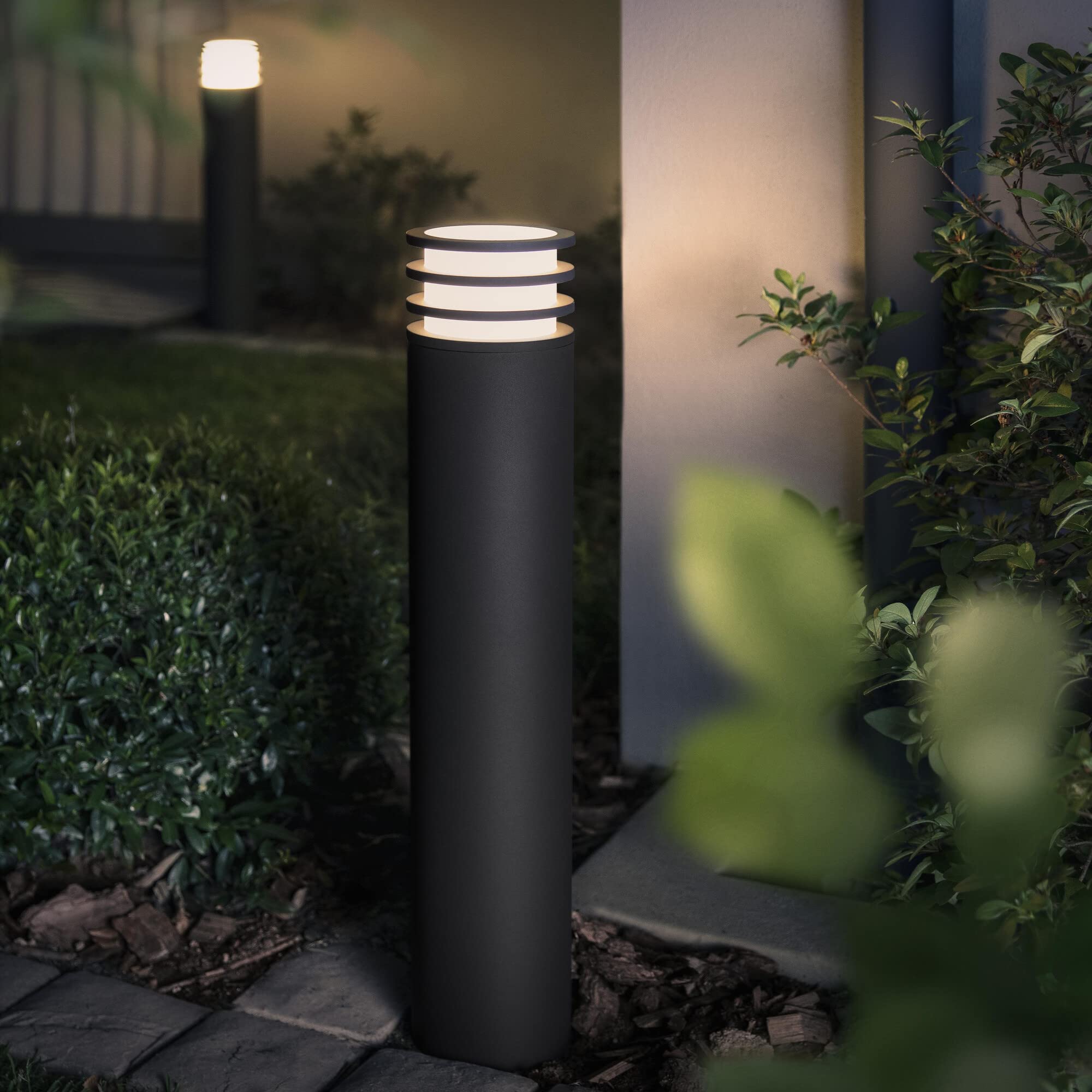 philips-hue-white-lucca-wegeleuchte-au-enbereich-anthrazit-806-lm-dimmbar-warmwe image 3