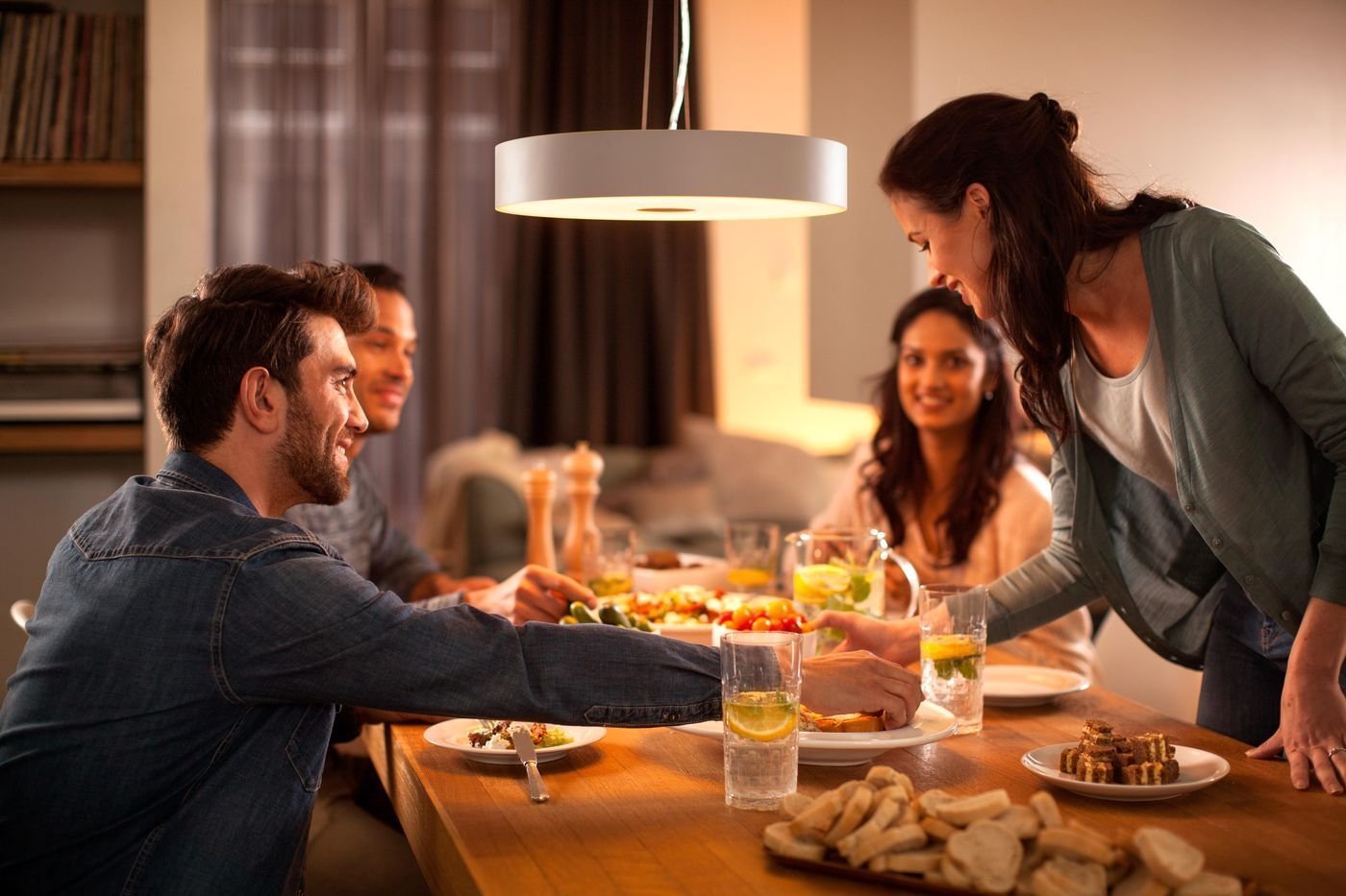 philips-hue-white-ambiance-led-lampe-e27-2er-starter-set-9-5-w-dimmbare-warm-bis image 5
