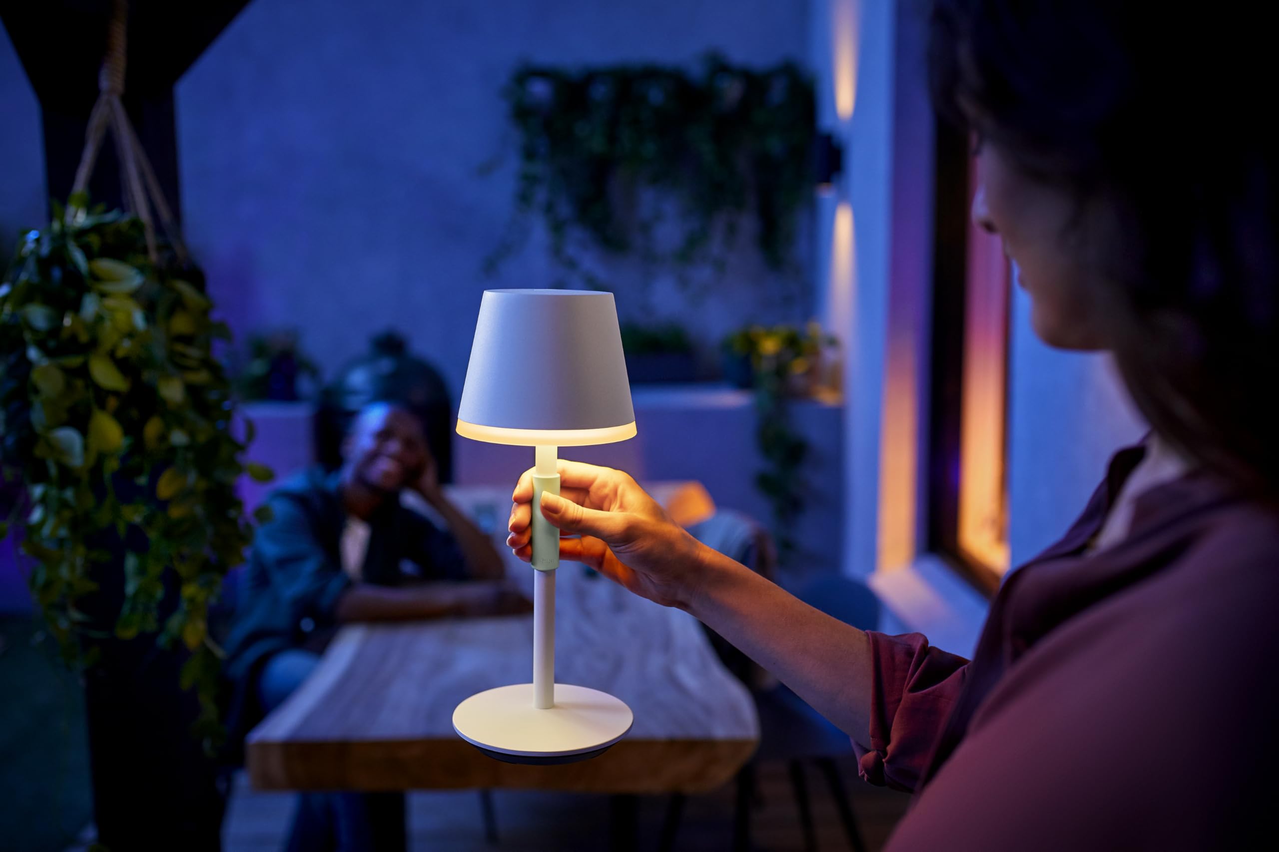philips-hue-go-white-color-ambiance-tragbare-tischleuchte-530-lm-akku-bis-48h-ip image 2