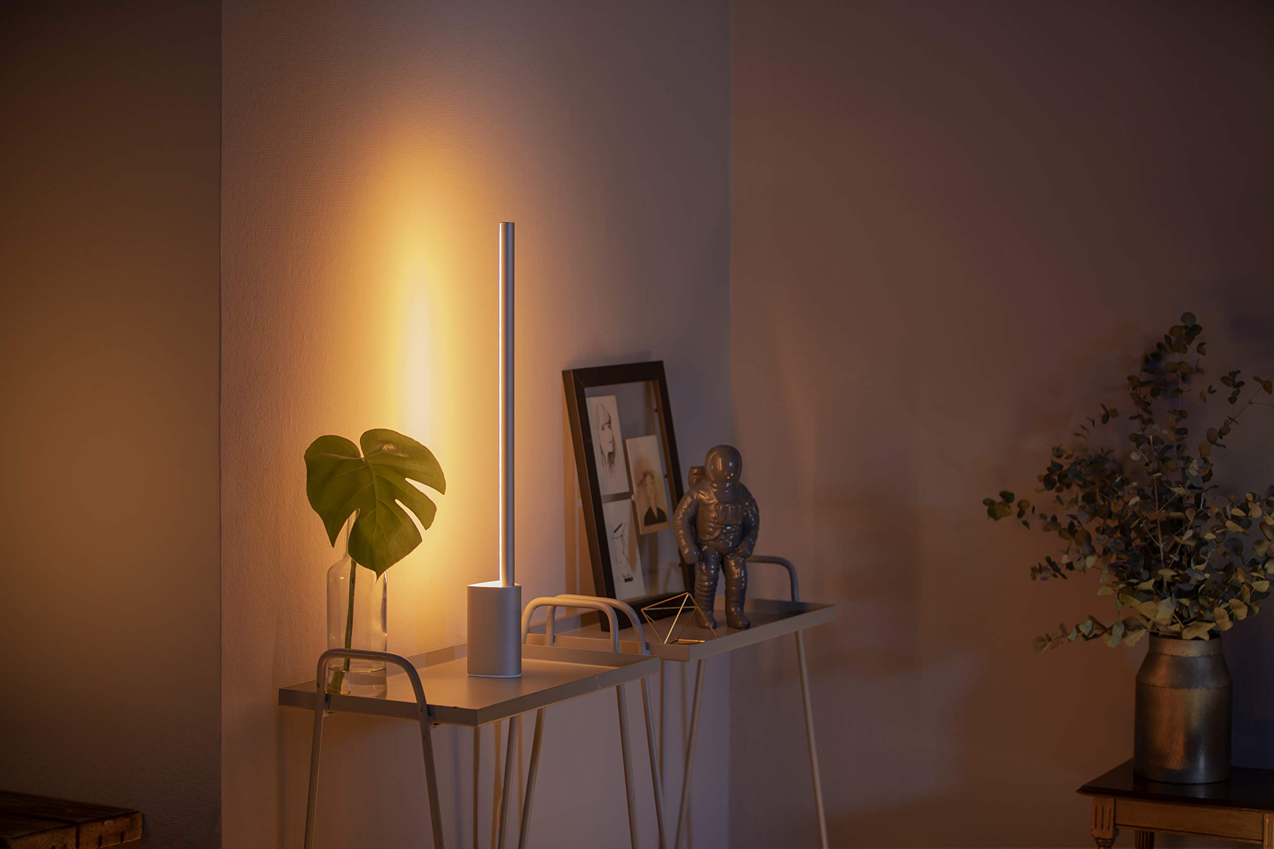 philips-hue-signe-smart-led-tischleuchte-white-color-ambiance-16-mio-farben-alum image 4