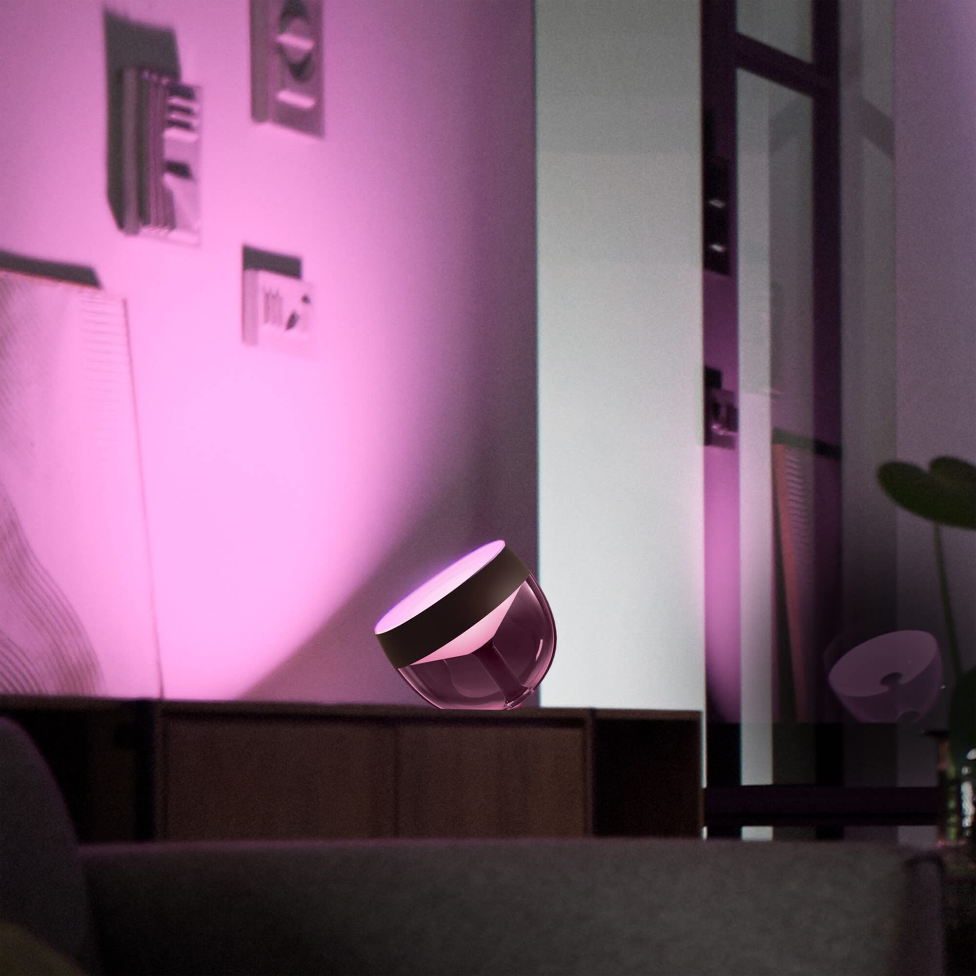 philips-hue-white-color-ambiance-iris-tischleuchte-570-lm-16-mio-farben-deep-dim image 2