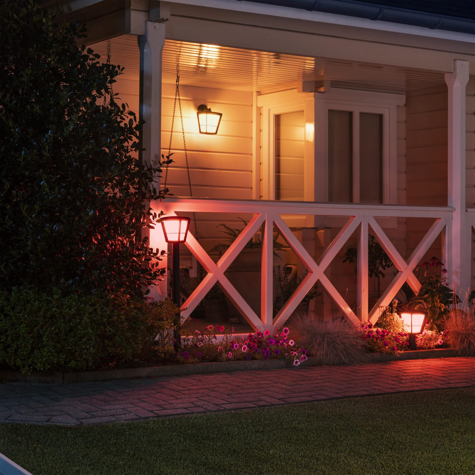 philips-hue-white-color-ambiance-econic-wandleuchte-laternenform-h-ngend-schwarz image 4