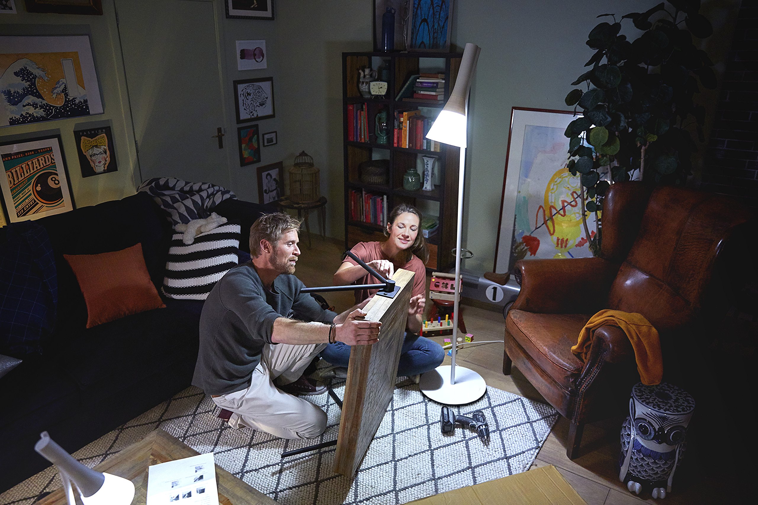 philips-hue-white-ambiance-stehleuchte-explore-wei-dimmbar-alle-wei-schattierung image 5