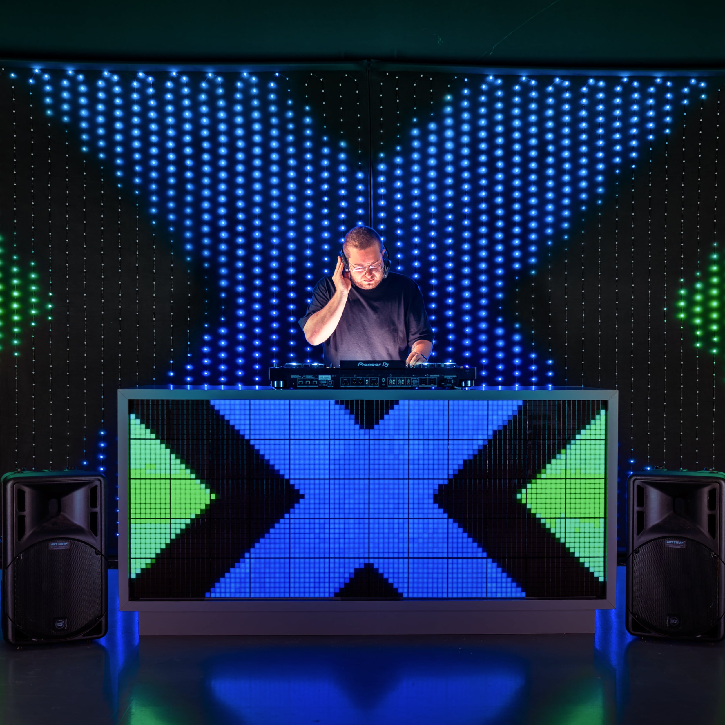 twinkly-lightwall-synchronisierbare-led-wand-mit-musik-sync-und-app-steuerung-er image 4