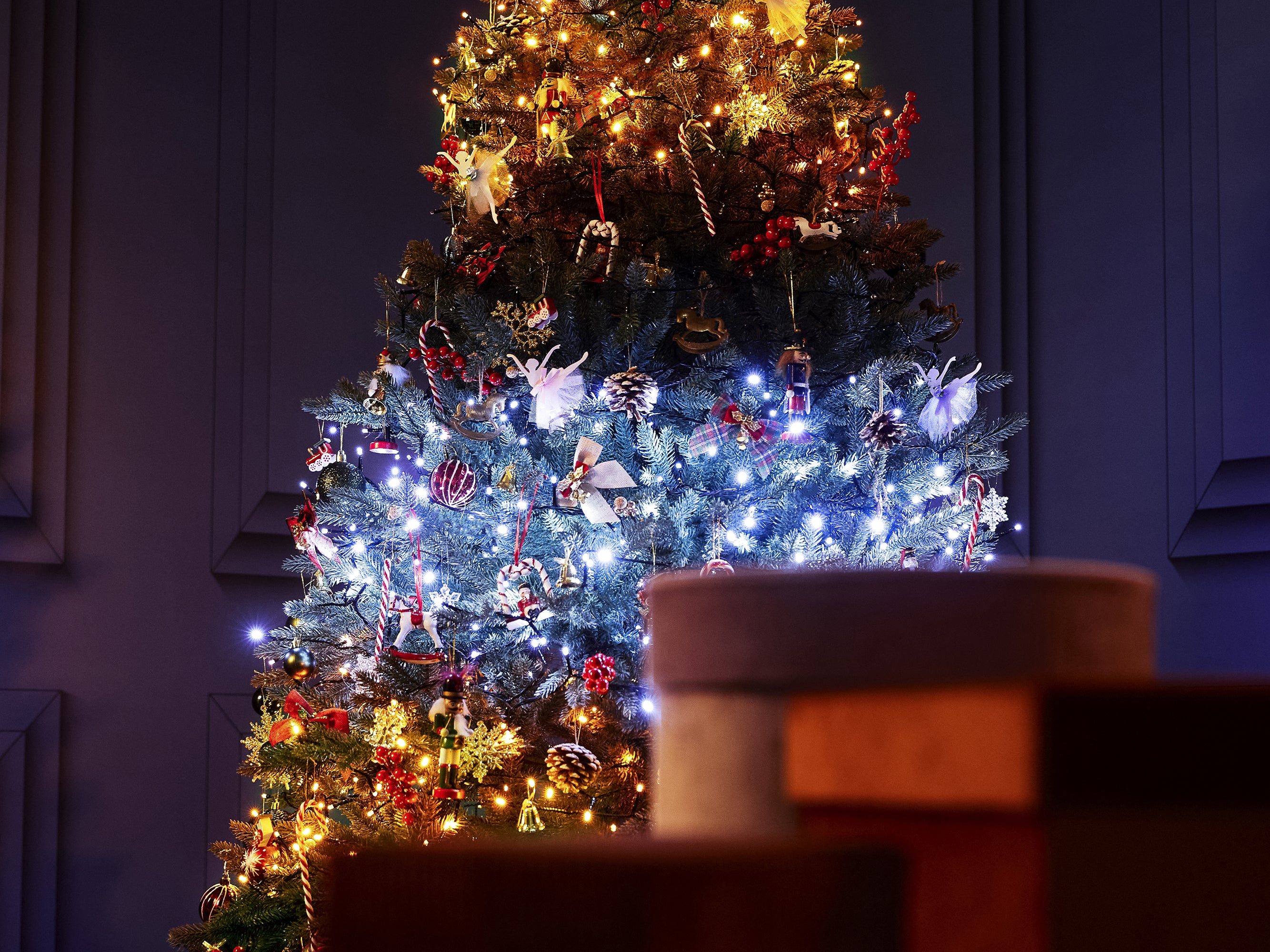 twinkly-strings-gold-silver-app-gesteuerte-led-lichterkette-in-wei-t-nen-von-sil image 1