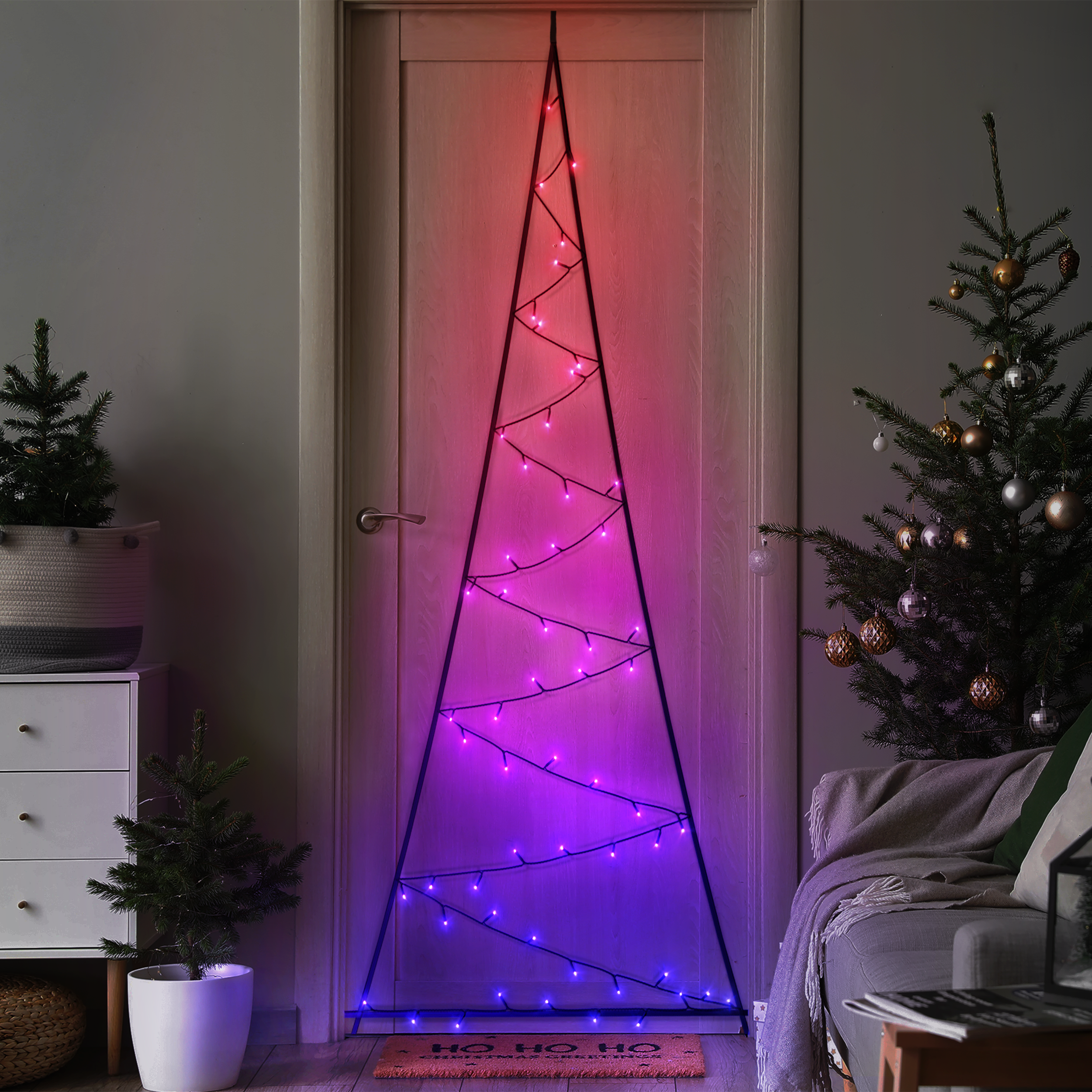twinkly-light-tree-2d-flacher-smart-weihnachtsbaum-aufh-ngen-an-t-r-wand-indoor- image 1