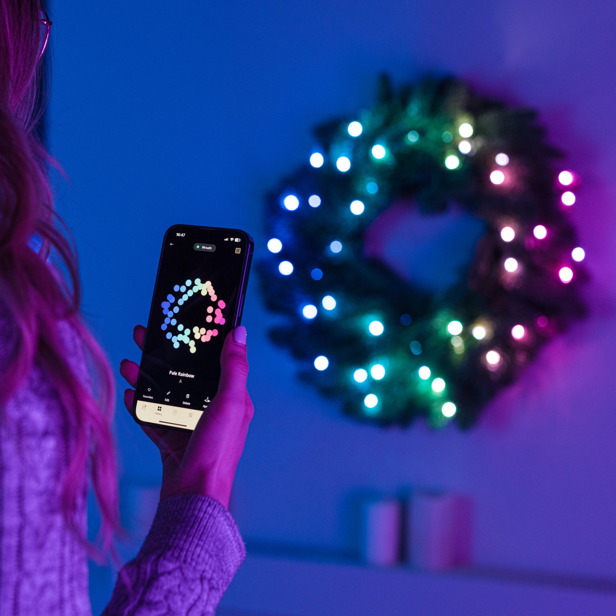 twinkly-pre-lit-wreath-smart-led-weihnachtskranz-indoor-app-steuerung-16-mio-far image 3